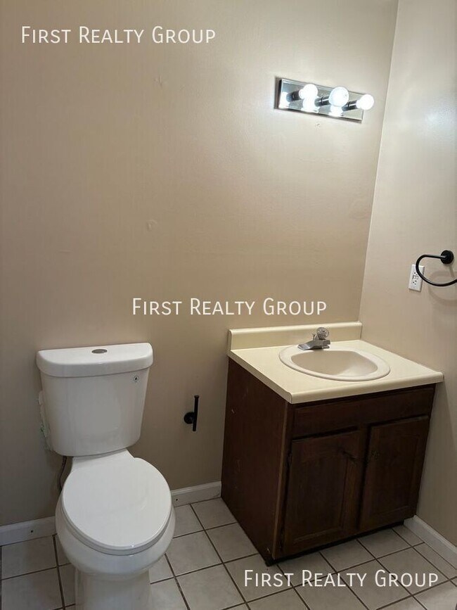 Building Photo - 37 W Lytle-Five Points Rd