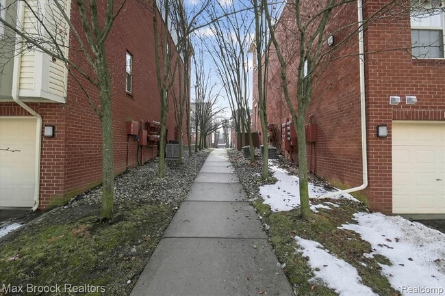 Building Photo - 3255 Camden Dr