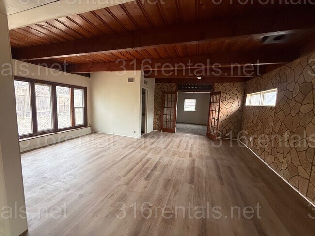 Building Photo - $1195 - **COMING SOON** 3 bed 2 bath - Single Family Home