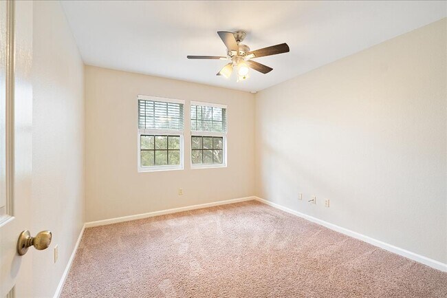 Building Photo - 1005 Canyon Edge Dr