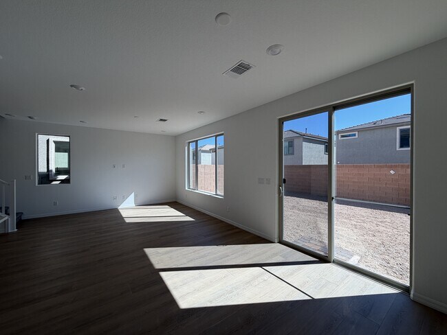 Building Photo - 10290 Dallington St