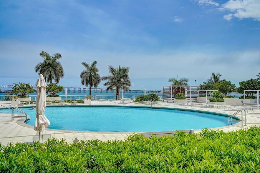 Building Photo - 1541 Brickell Ave