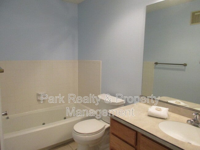 Building Photo - 13950 E Oxford Pl