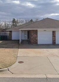 Building Photo - 7024-26 Woodlake Duplex