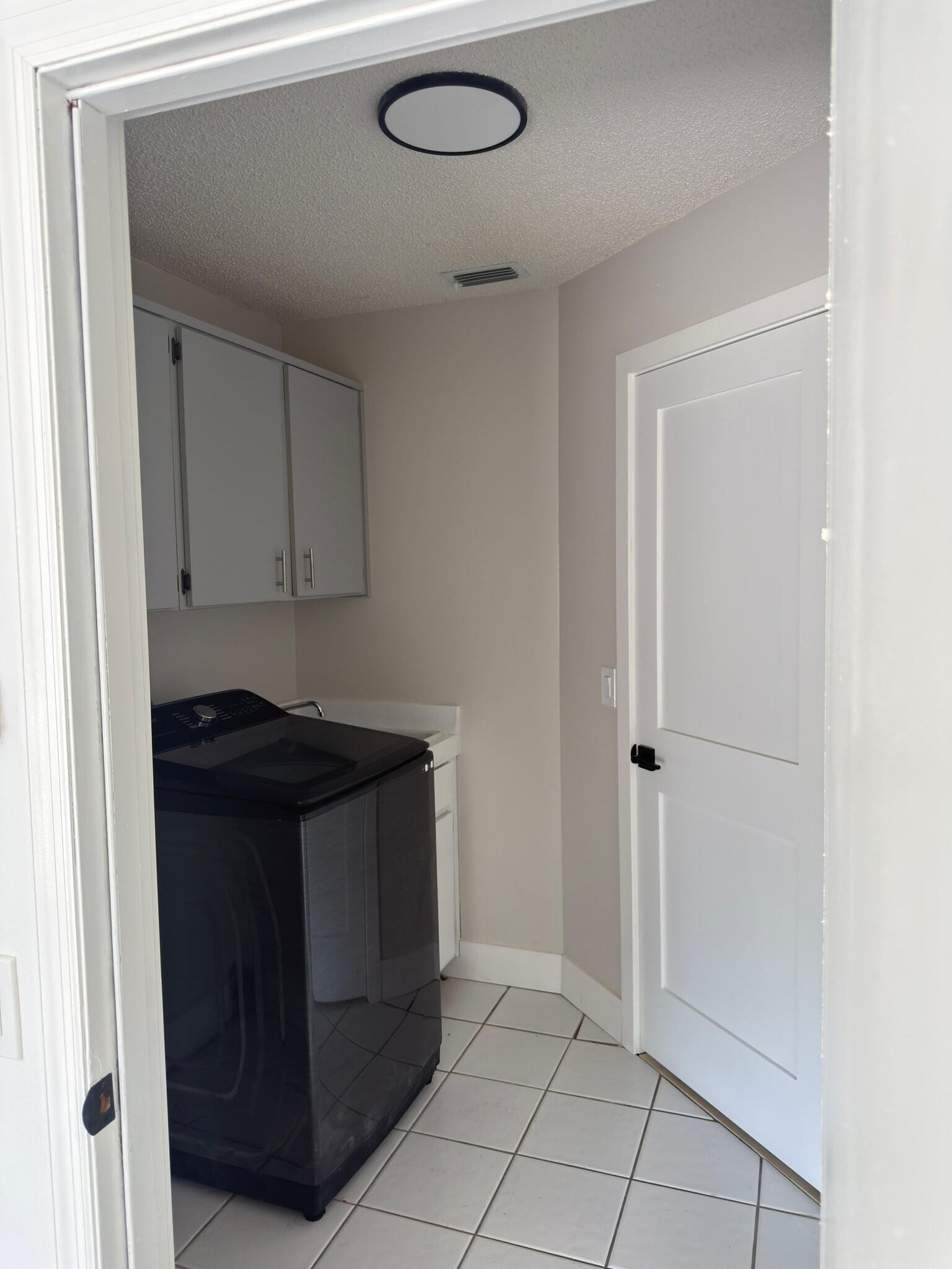 Building Photo - 9132 Remington Dr