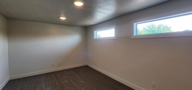 Building Photo - 2509 E Hidden Crk St