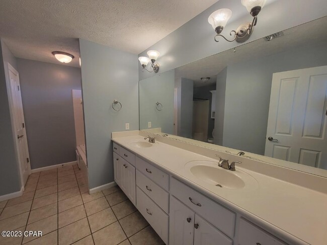 Building Photo - 4806 McCall Ln