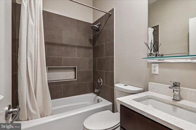 Building Photo - 30 Hanover Pl NW