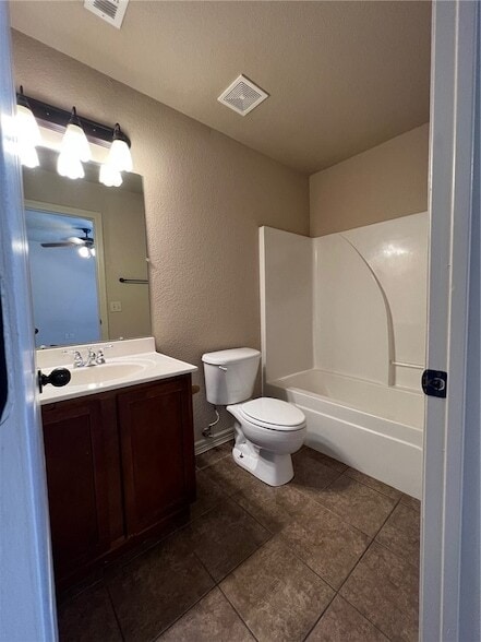 Building Photo - 1777 N Chestnut Ave