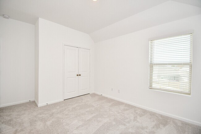 Building Photo - 5624 Frst Cv Dr