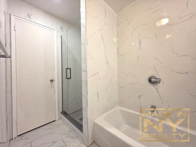 Building Photo - 3 bedroom in KEW GARDENS NY 11415