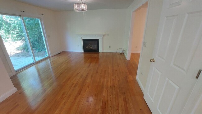 Building Photo - 339 Poplar St