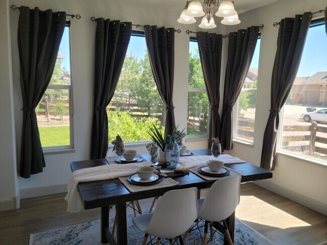 Building Photo - 5 Bed 3 Bath Ranch w/ AC - Available Now! ...