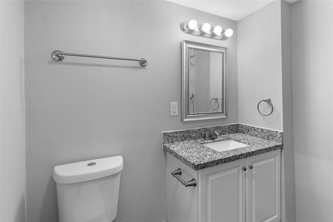 Building Photo - 1104 Southampton Dr