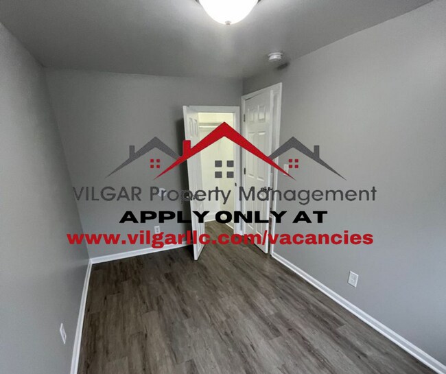 Building Photo - 4855 White Oak Ave