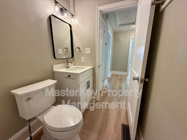 Building Photo - 1411 Hudson Ave