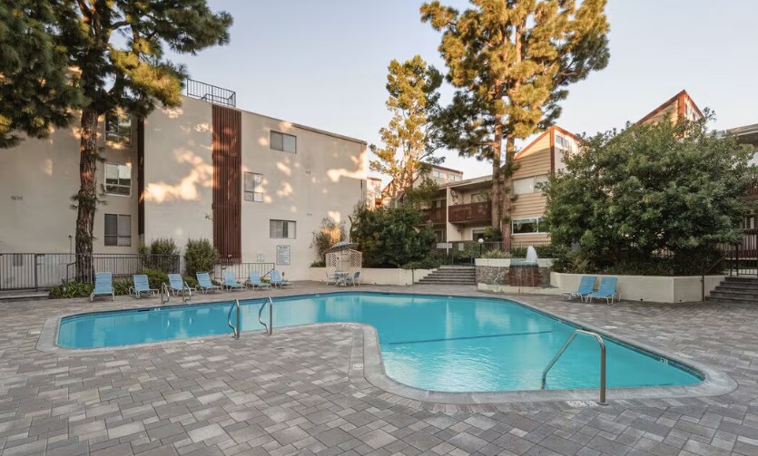 Building Photo - 5900 Canterbury Dr