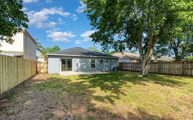 Building Photo - Coastal Living, Close to the Beaches, Comm...