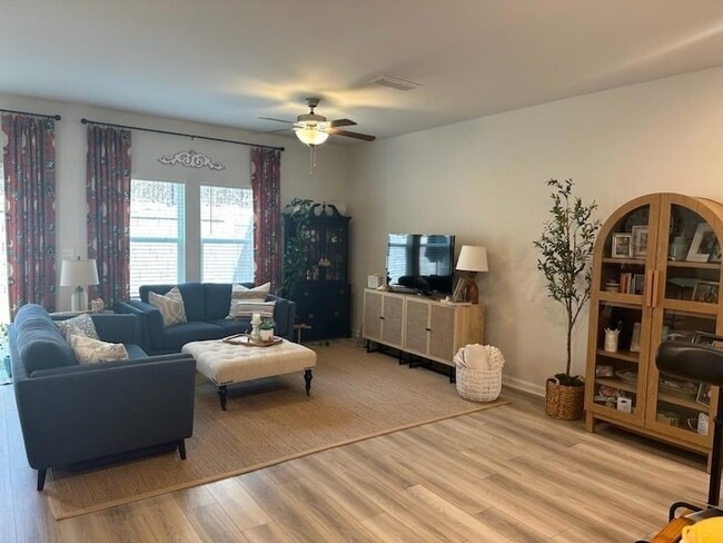 Building Photo - 108 Cedar Ln