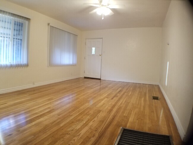 living room - 1902 Lead Ave SE