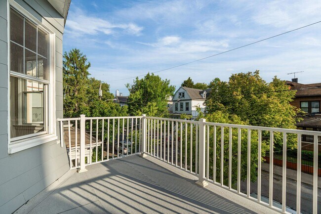 Building Photo - 42 Duer Pl