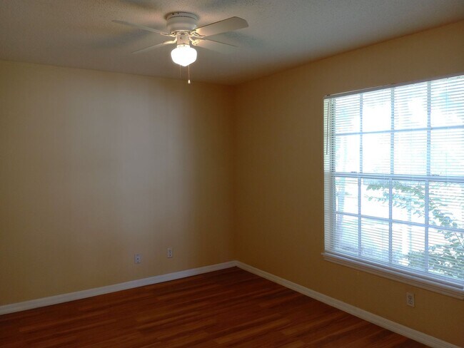 Building Photo - **For Sale w. Outside Agent** TW2127