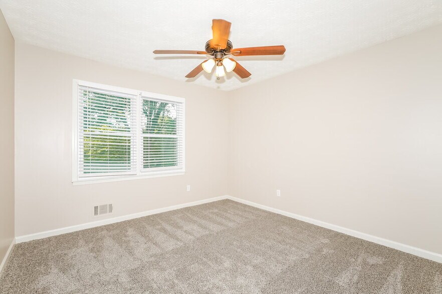 Building Photo - 3872 Cloudland Dr