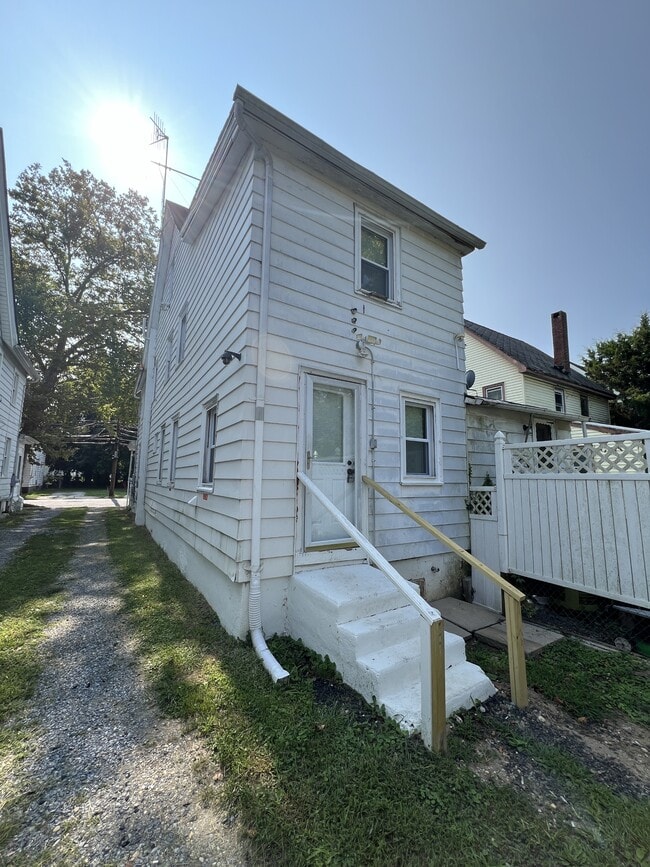 Building Photo - 85 Chestnut St