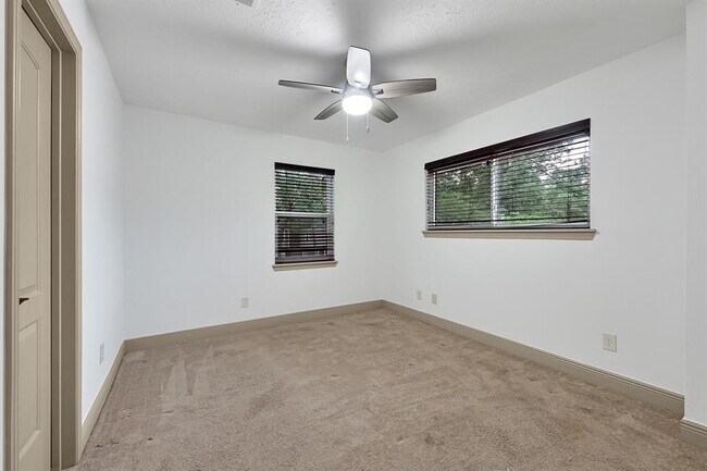 Building Photo - 725 Talmalge Hall Dr