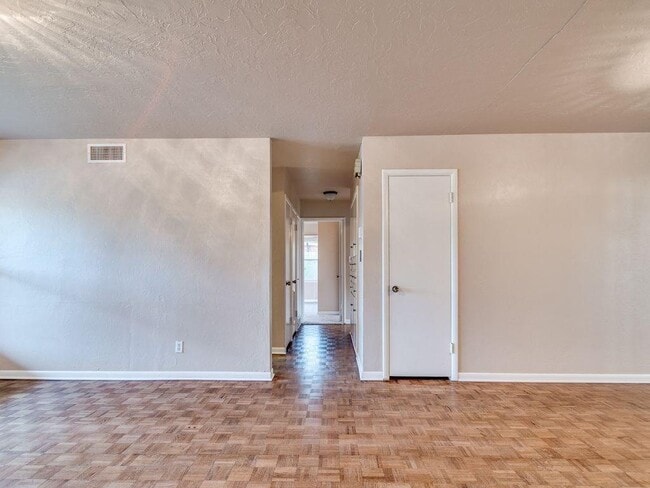 Building Photo - 2640 Manchester Dr
