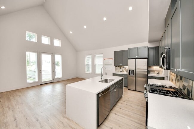 Building Photo - 1042 Homer St