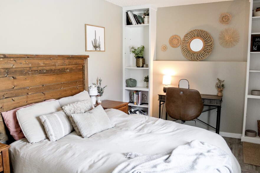 Building Photo - 1987 Palm Dr