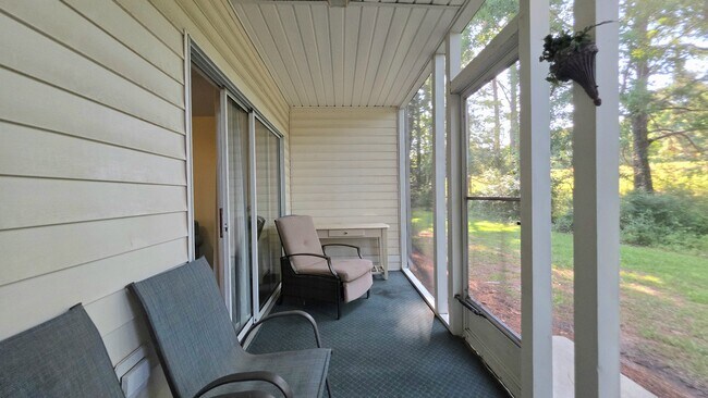 Building Photo - 1258 River Oaks Dr