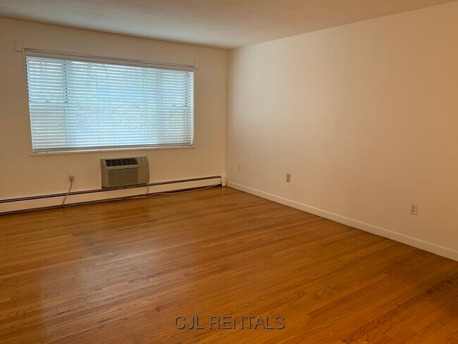 Building Photo - 67 Grove St