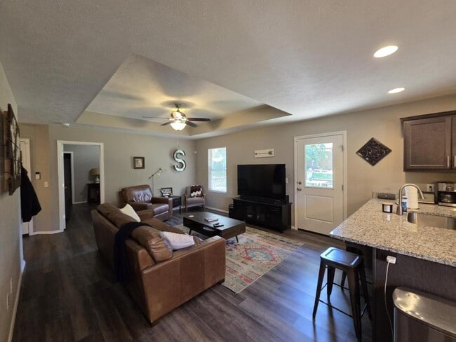 Building Photo - 5859 Geranium Ln