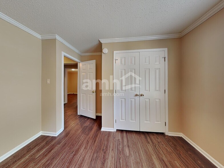 Building Photo - 1103 Lexington Pointe Ln