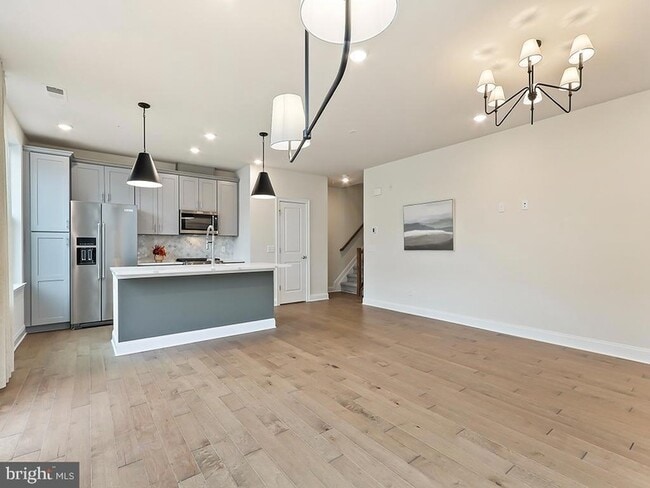 Building Photo - 715 Parker Blvd