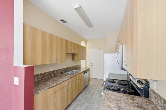 Building Photo - 1810 Seminole Palms Dr