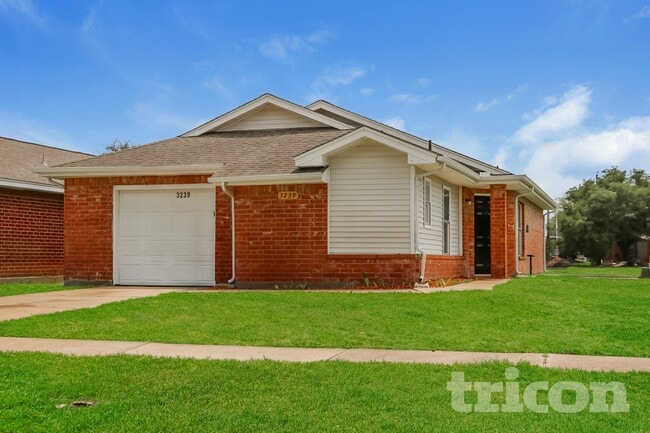Building Photo - 3239 Kelling St
