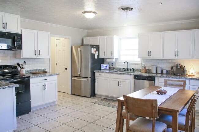 Building Photo - Large Updated Home!