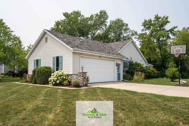 Building Photo - Beautiful 3 bedroom 2 Bath in the Perfect Location!!