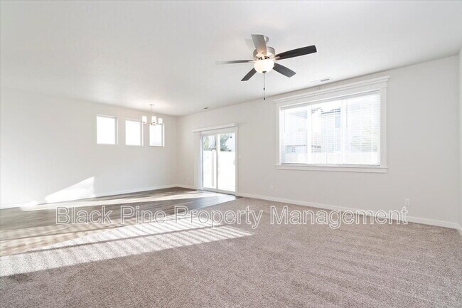 Building Photo - 3098 N Lochness Ave