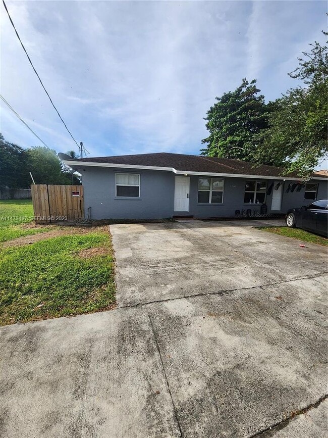 Building Photo - Goulds Duplex