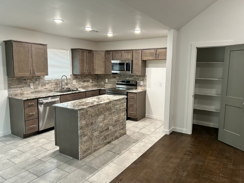 Building Photo - 4600 Lincoln St