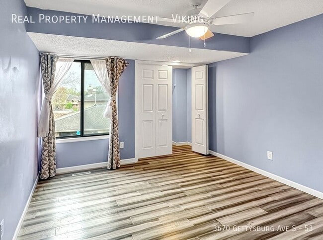 Building Photo - Renovated 2 Bed 1.5 Bath 1 Car Garage! - D...