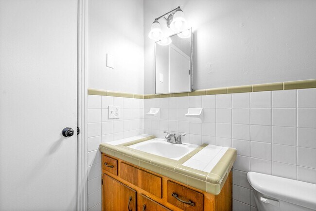 Building Photo - 113 Tandy Dr