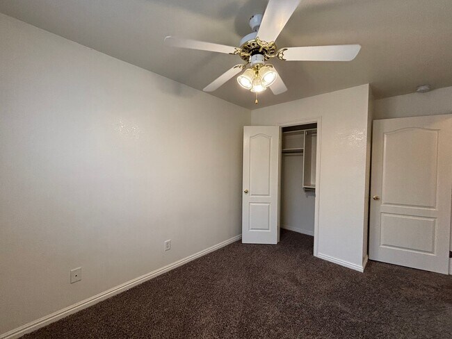 Building Photo - DARLING TOWNHOME FOR RENT IN HURRICANE!