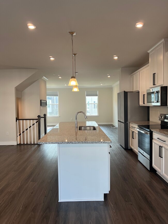 Building Photo - 272 Sugar Maple Square