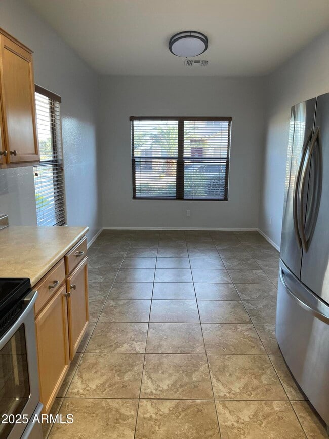 Building Photo - 4 W Saddle Way