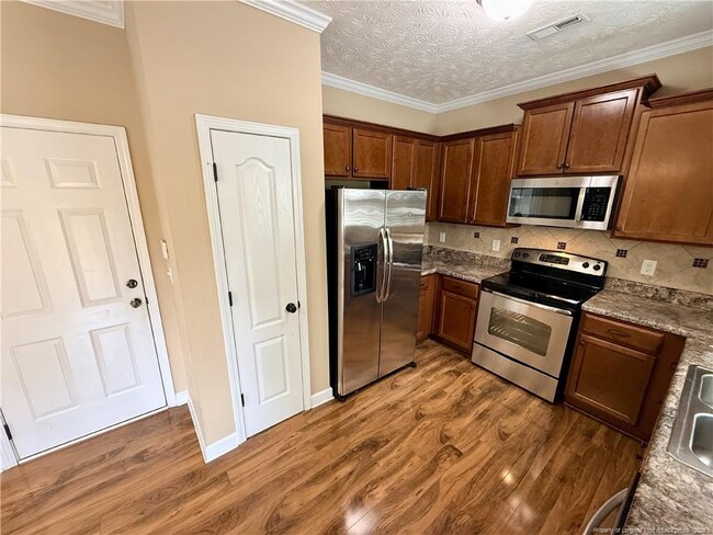 Building Photo - 422 Jamestown Ave